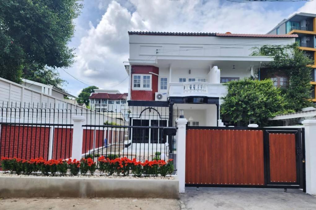 Boxsoon Nimman 2 # 4Beds 3Baths Villa Chiang Mai Eksteriør bilde