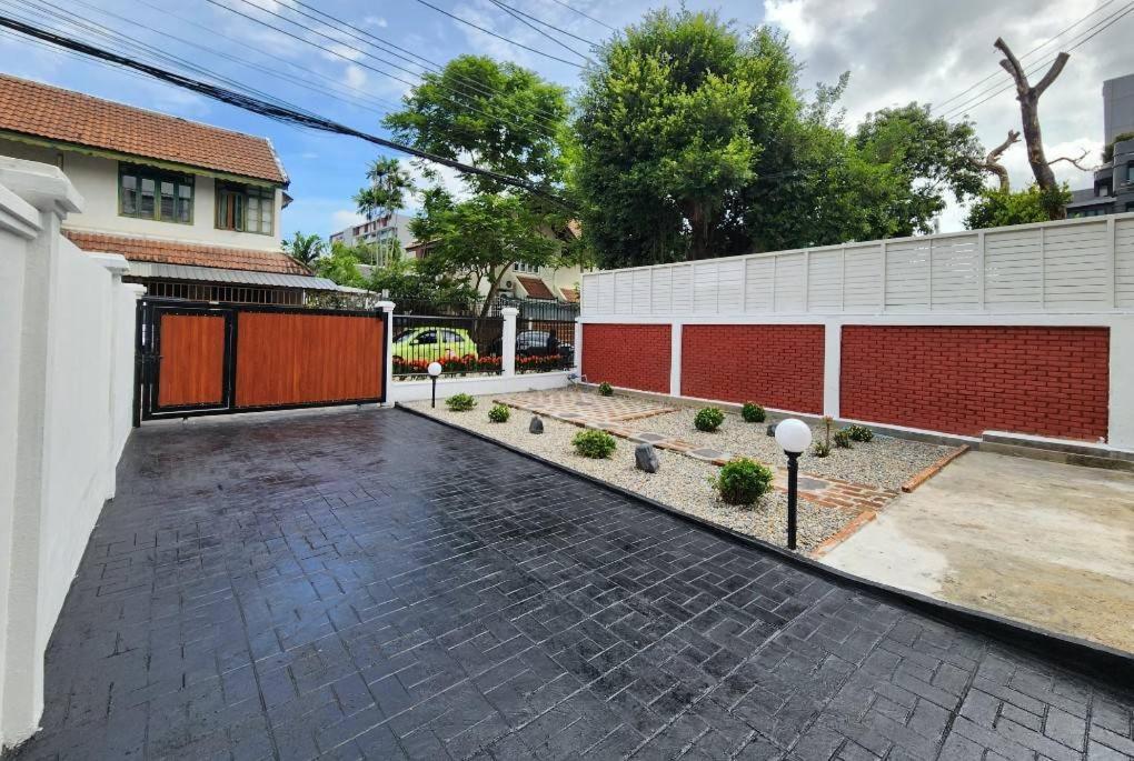 Boxsoon Nimman 2 # 4Beds 3Baths Villa Chiang Mai Eksteriør bilde